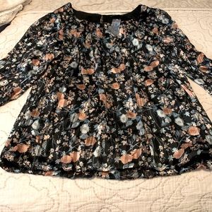 NWT Plus size bubble hem floral blouse